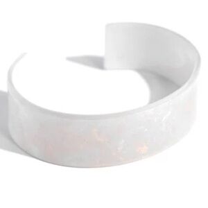⚪️⚪️⚪️ “PASTEL PAIRING” WHITE MARBLE ACRYLIC CUFF BRACELET ~ PAPARAZZI❗️